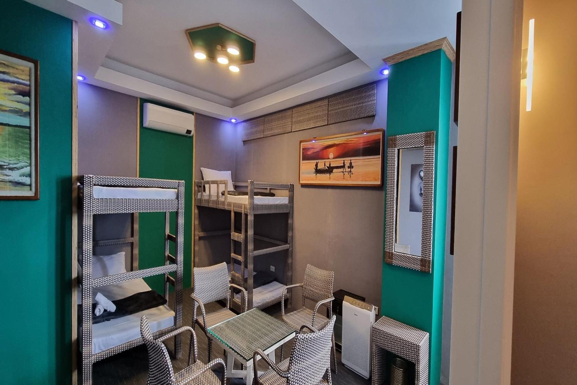 Attic Capsule Hotel Marigondon  Extérieur photo
