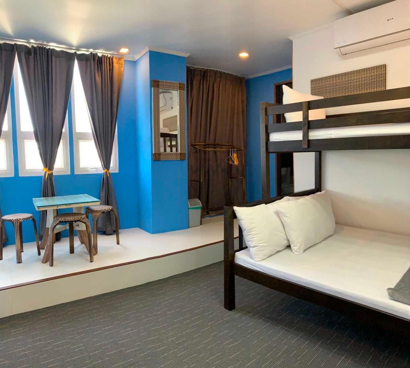 Attic Capsule Hotel Marigondon  Extérieur photo