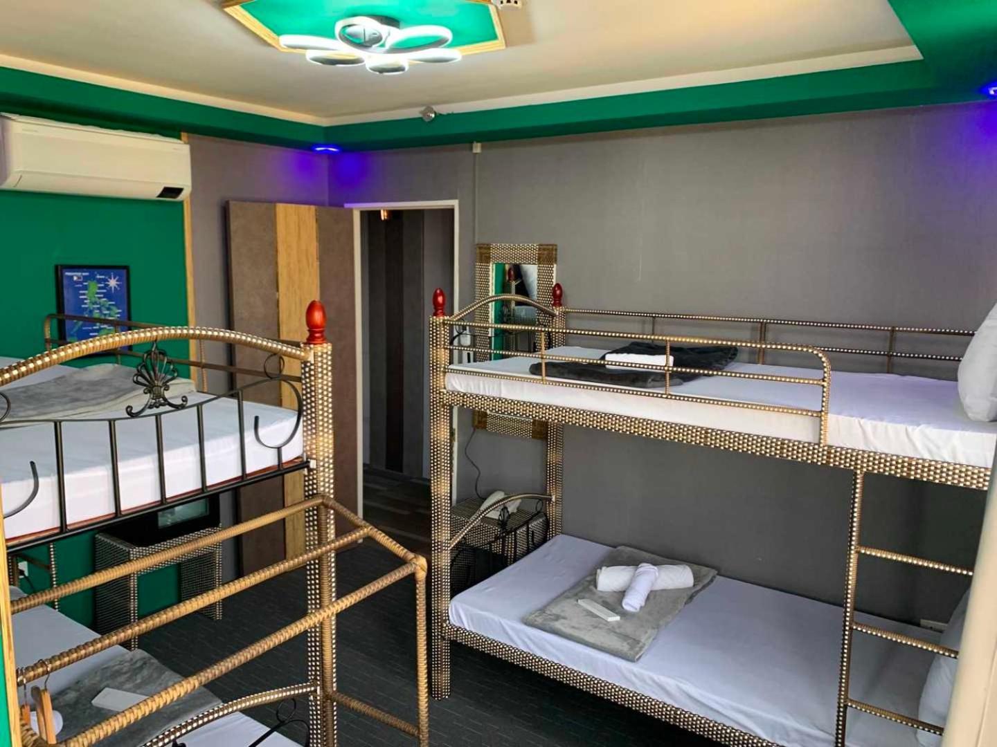 Attic Capsule Hotel Marigondon  Extérieur photo