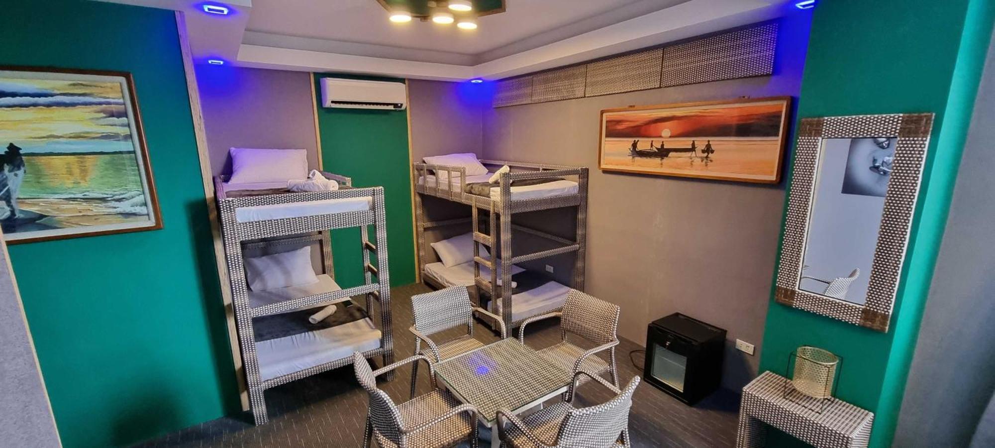 Attic Capsule Hotel Marigondon  Extérieur photo