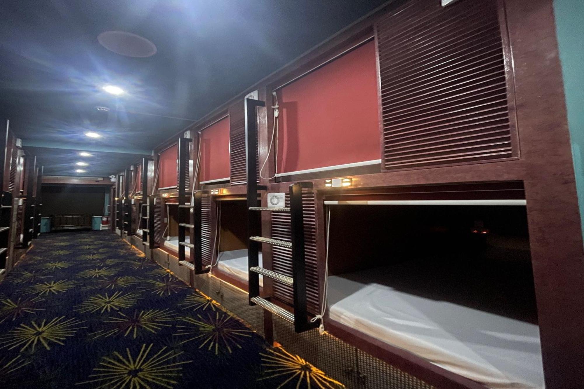 Attic Capsule Hotel Marigondon  Extérieur photo