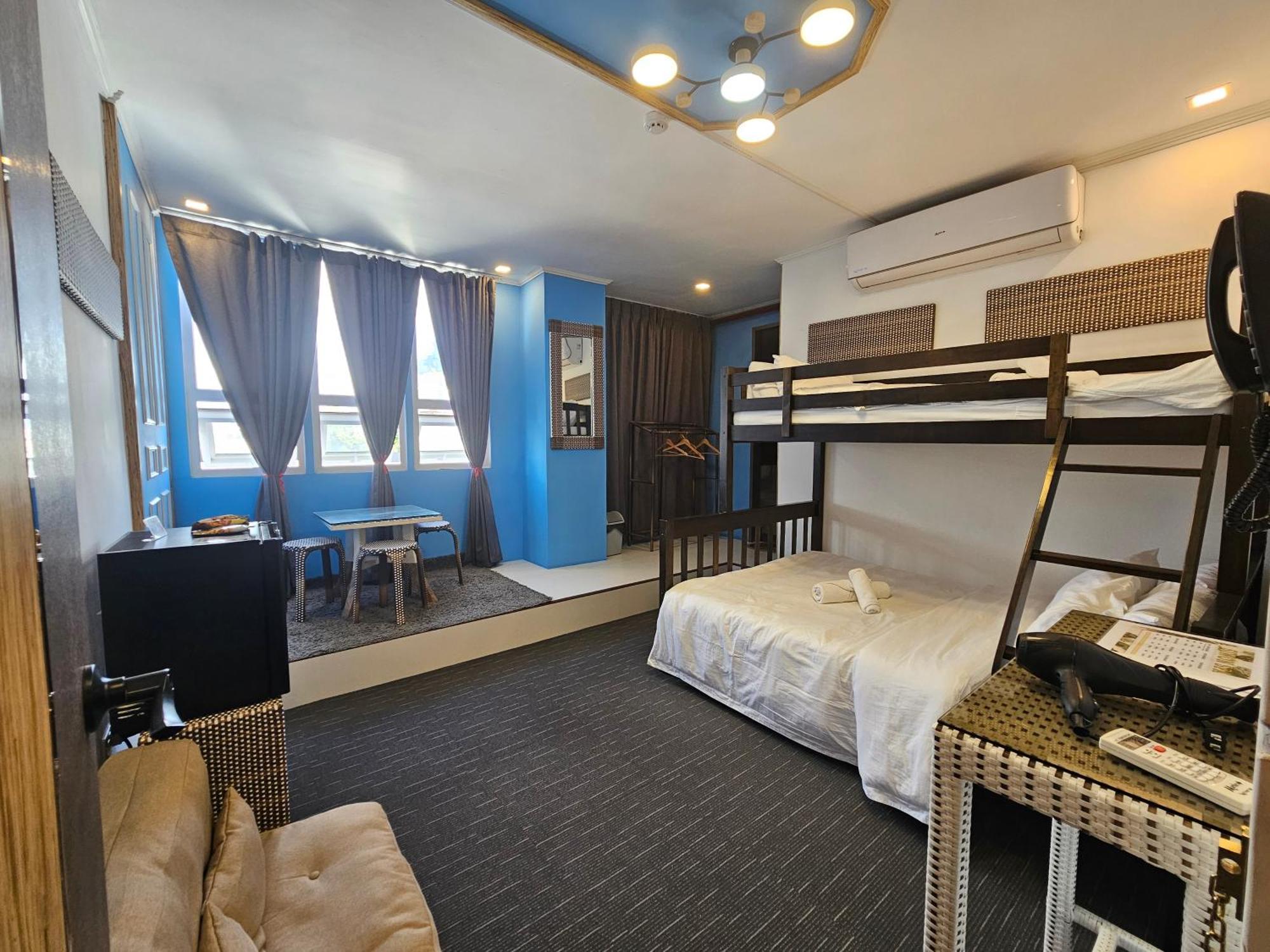 Attic Capsule Hotel Marigondon  Extérieur photo