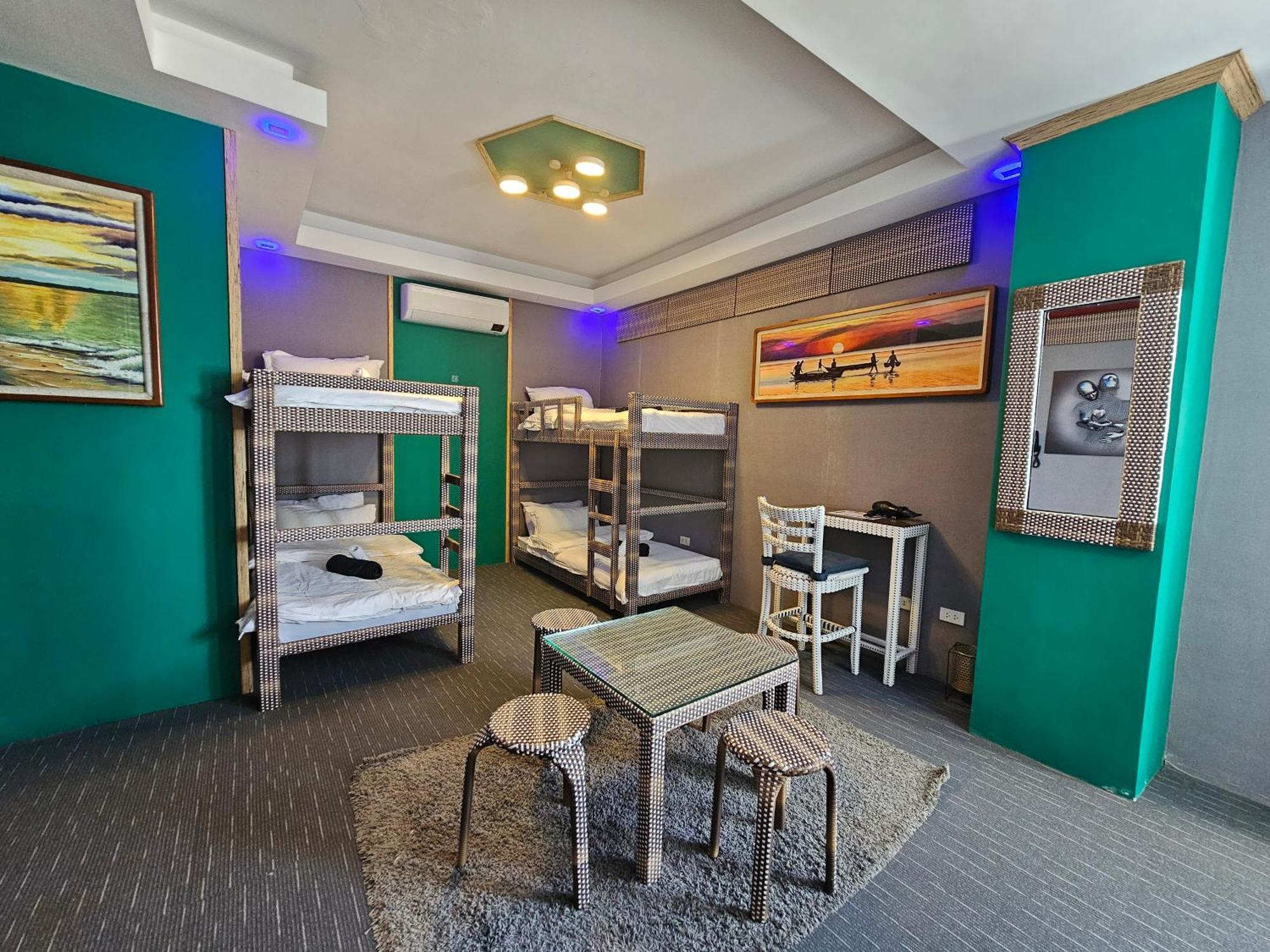 Attic Capsule Hotel Marigondon  Extérieur photo
