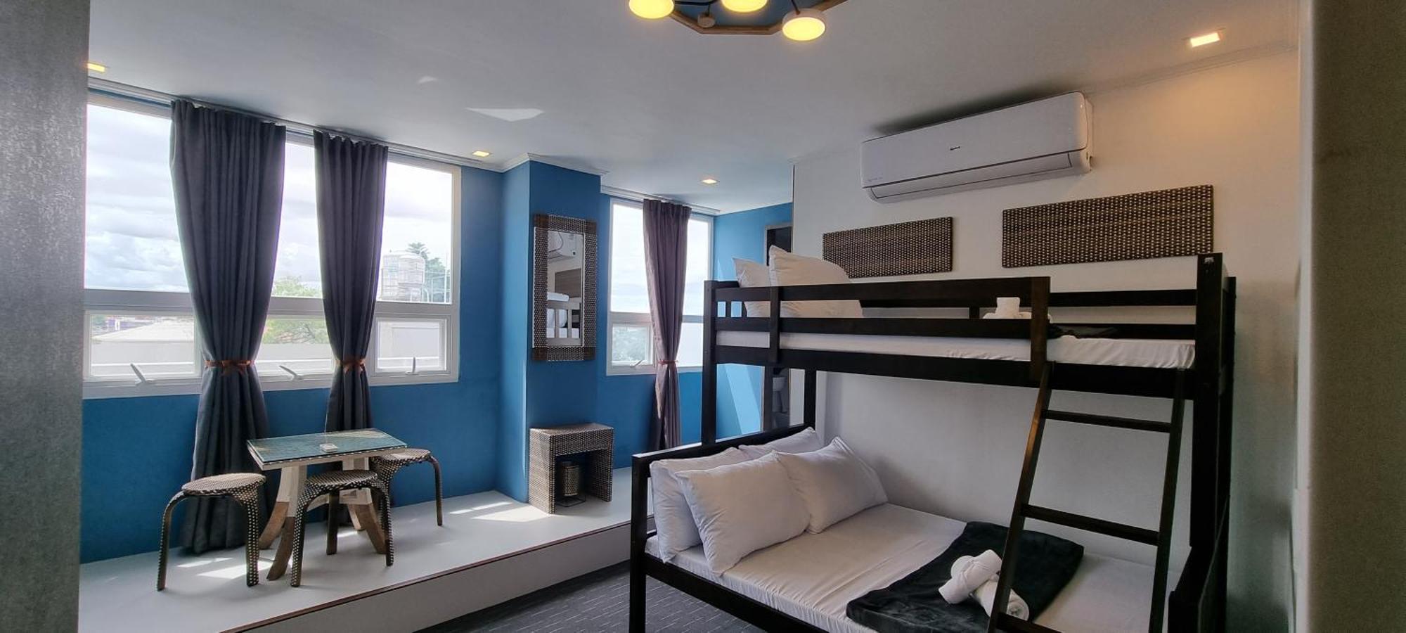 Attic Capsule Hotel Marigondon  Extérieur photo