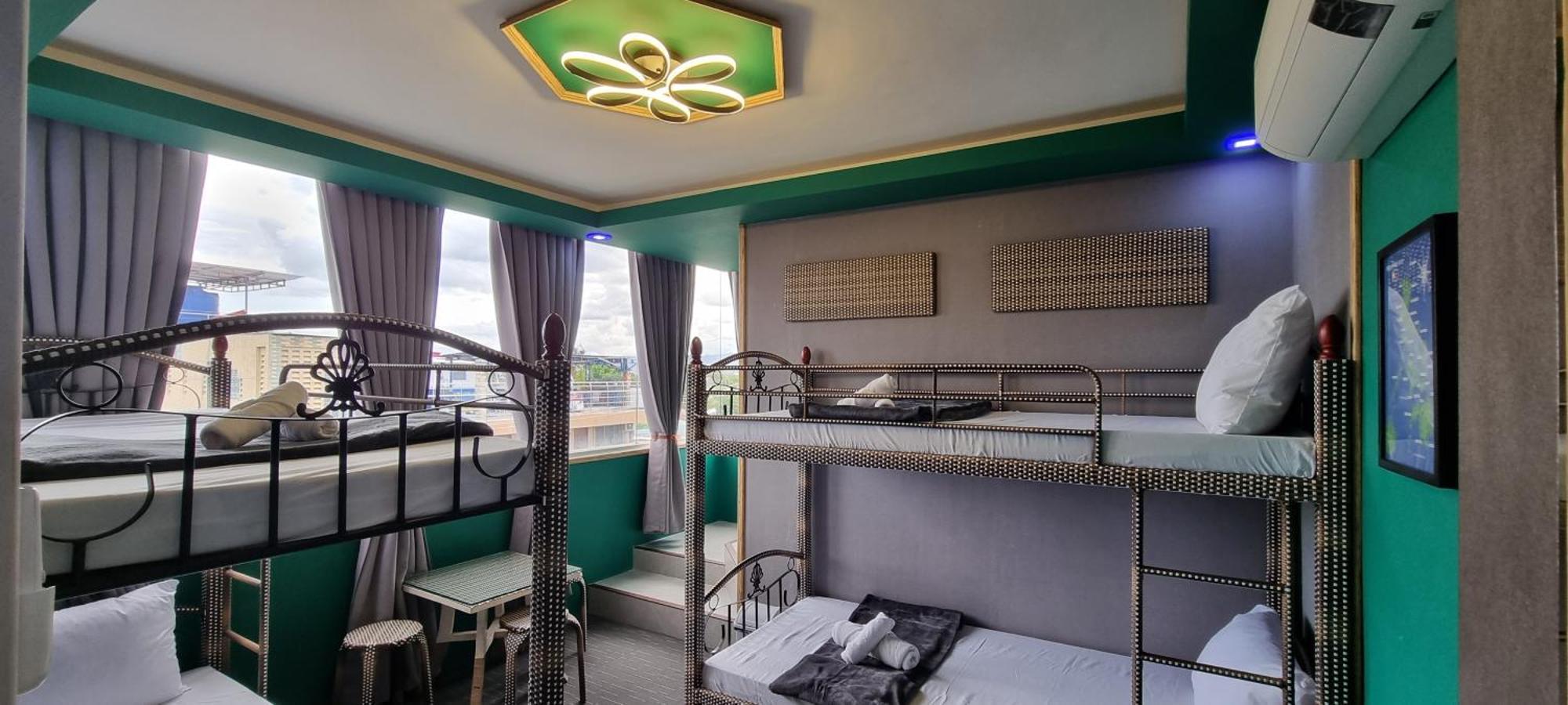 Attic Capsule Hotel Marigondon  Extérieur photo