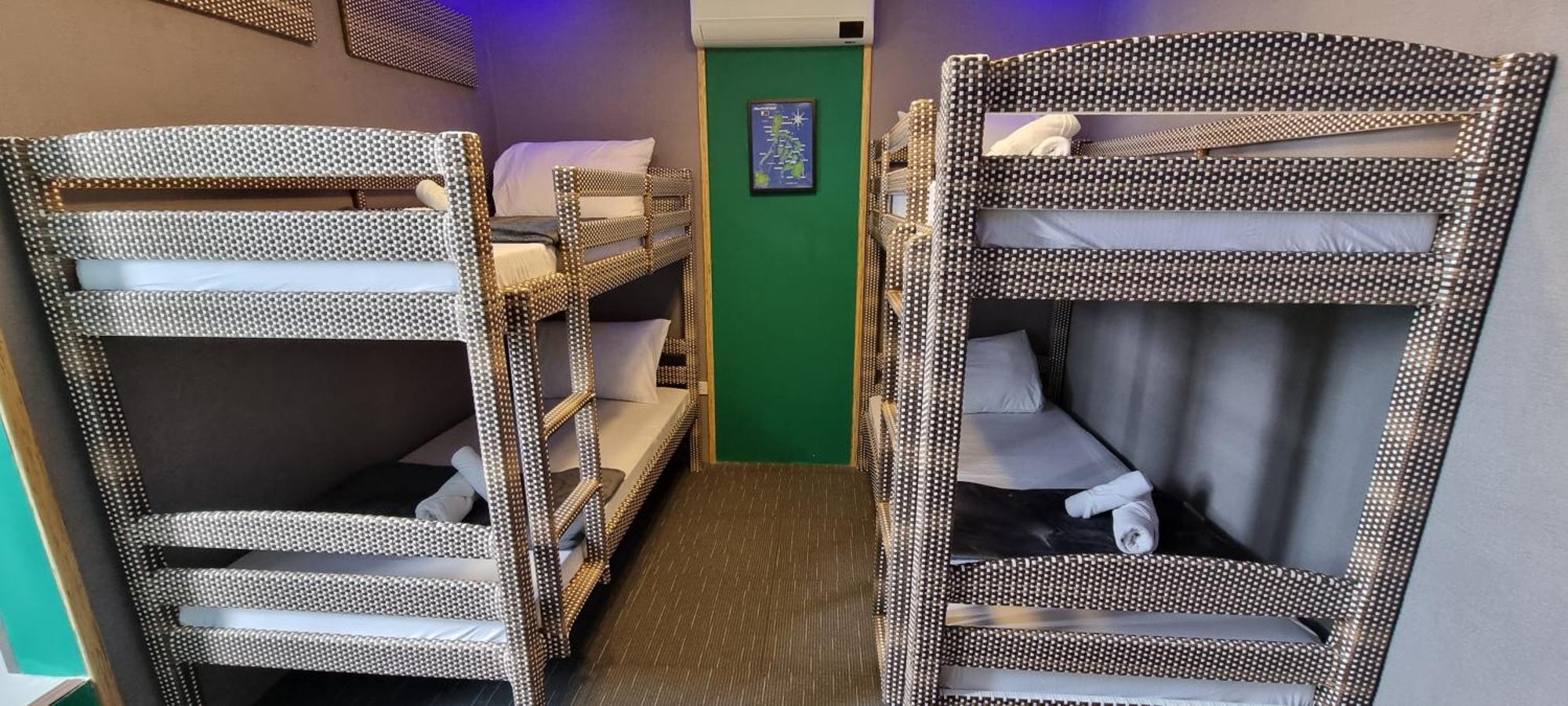 Attic Capsule Hotel Marigondon  Extérieur photo